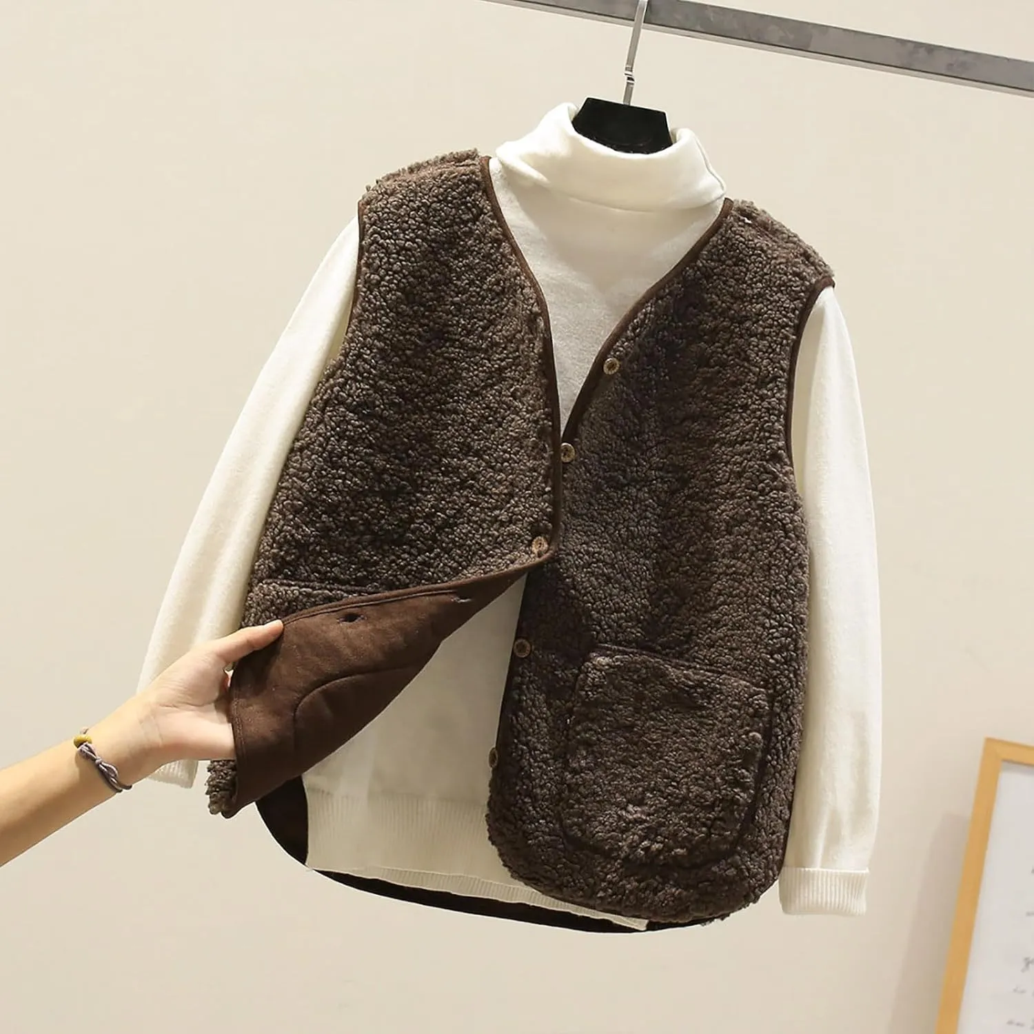 2025 Fleece Vest for Women Faux Shearling Crop Vests Kawaii Teddy Coats Winter Sleeveless Fleece Jacket with Pockets