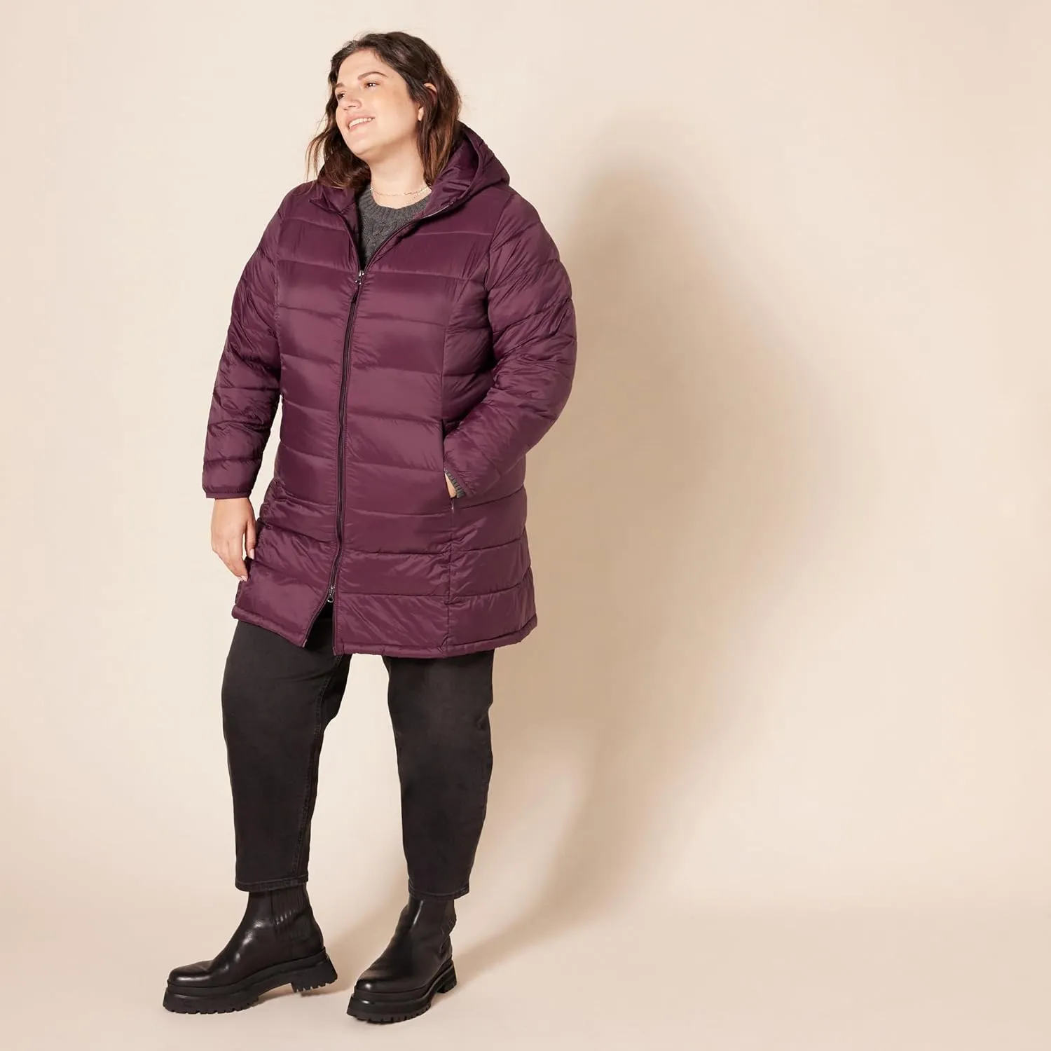 Amazon Essentials Women's Lightweight Water-Resistant Packable Hooded Puffer Coat (Available in Plus Size)