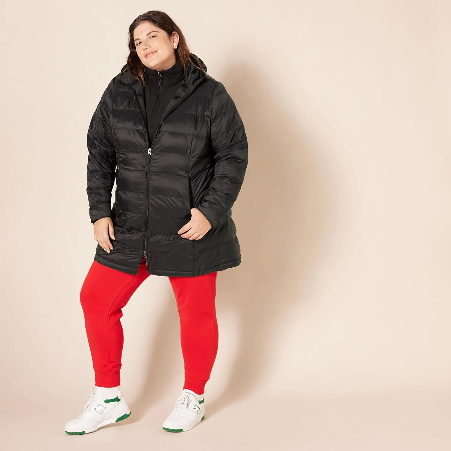 Amazon Essentials Women's Lightweight Water-Resistant Packable Hooded Puffer Coat (Available in Plus Size)