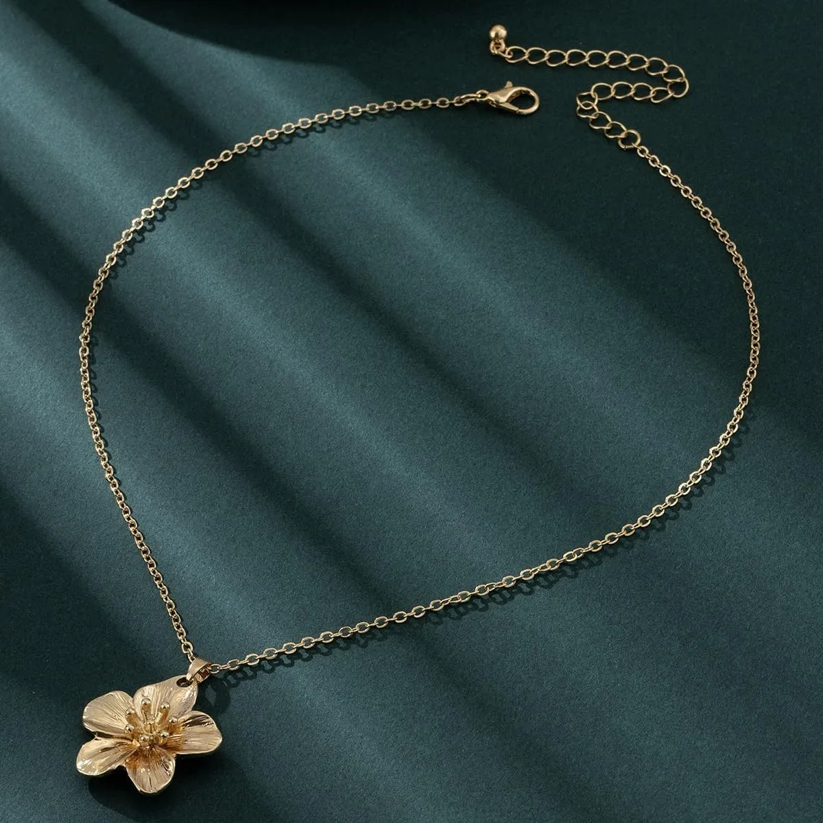 Flower Necklace for Women Flower Layered Necklaces Trendy Statement Necklace Floral
