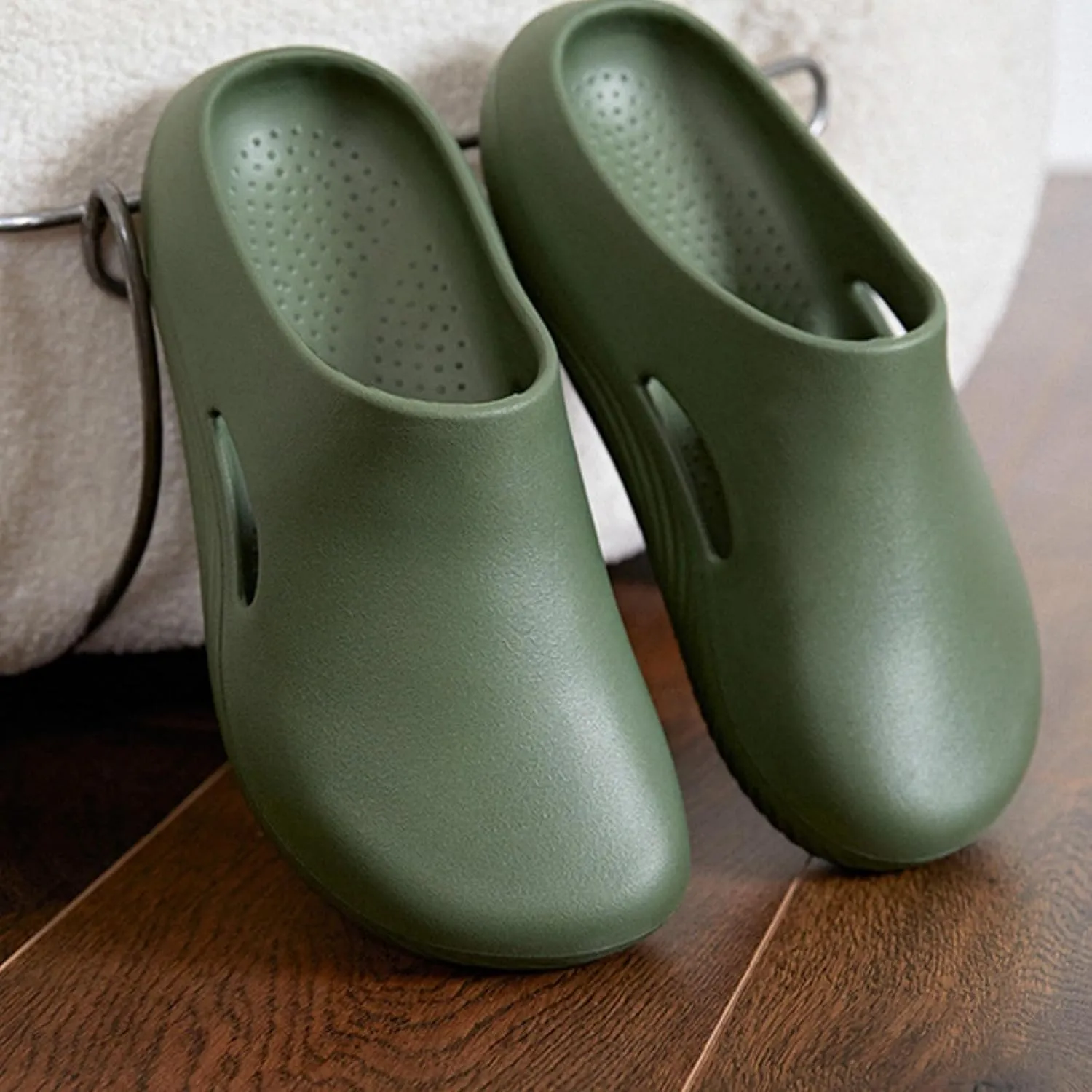 Garden Clogs for Women Men Lightweight Slip-on & Arch Support Nurse Sandals,Comfort Non-Slip & Waterproof Mules,Summer Outdoor Beach Soft Travel Shoes Classic Closed Toe Sandals Unisex