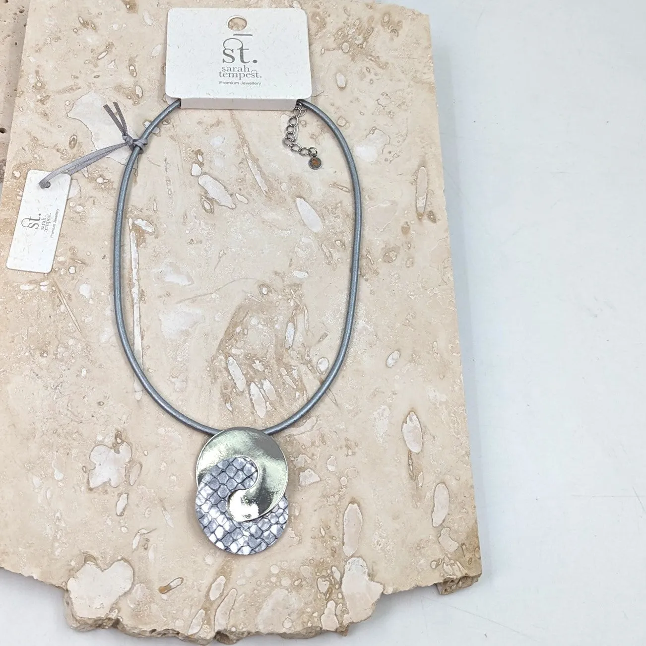 Interlinked rings on leather necklace with snake Pu inlay
