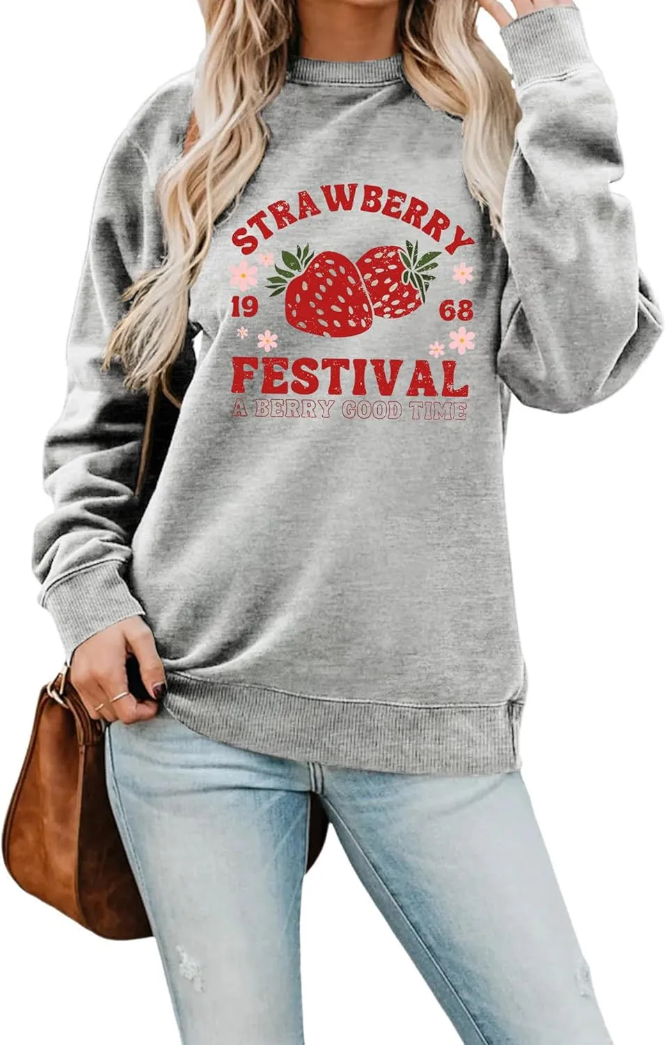 SAUIVD Women's Graphic Tees Strawberry Festivals Sweatshirt for Women Cute Strawberry Sweatshirts Long Sleeve Top Tees